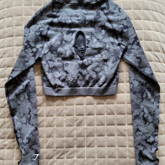 Gymshark Black and Gray Camo Crop Top - Picture 6 of 6